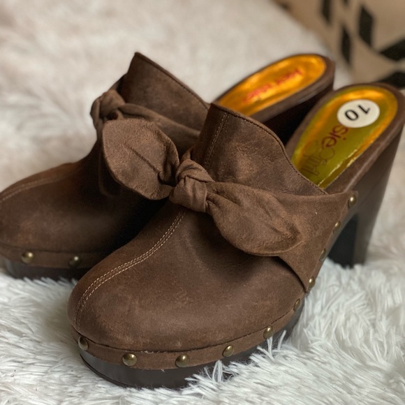 Kensie Girl Brown Clogs - Picture 1 of 4